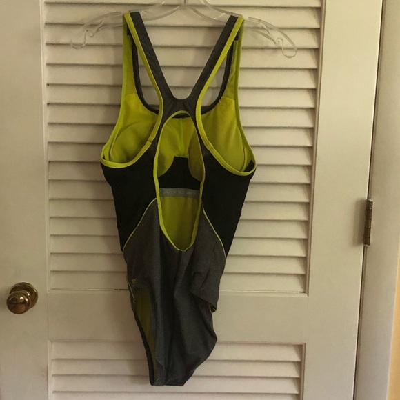 Speedo Women’s 10, EUC, Padded Cups - Picture 3 of 4